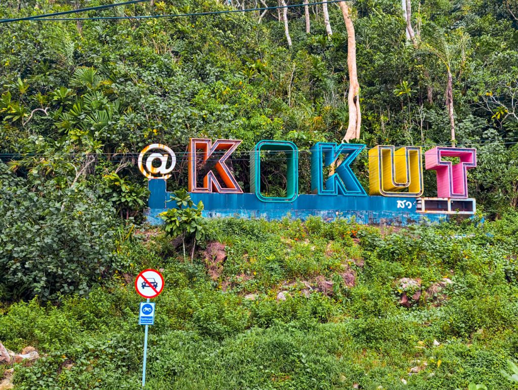 A sign for Koh Kood but in the thai spelling Ko Kut